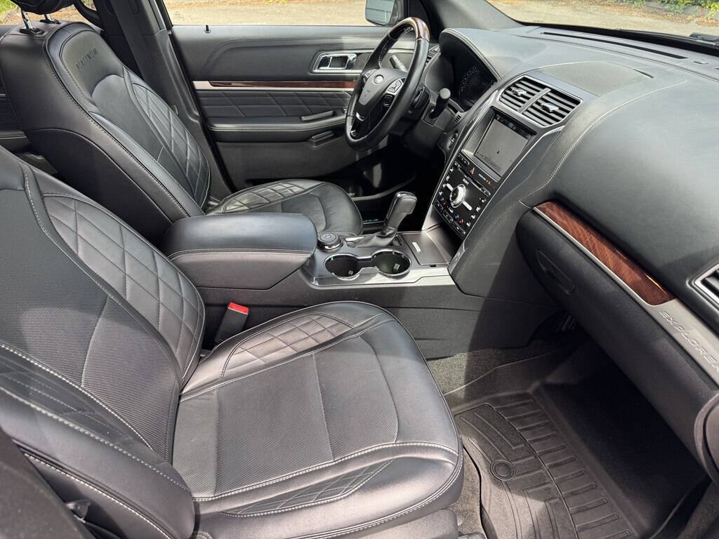 Used 2017 Ford Explorer Platinum AWD/4WD image 16