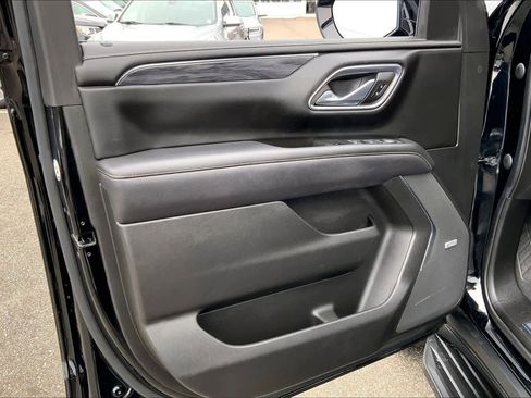 Used 2023 GMC Yukon SLT w/ SLT Premium Package image 21