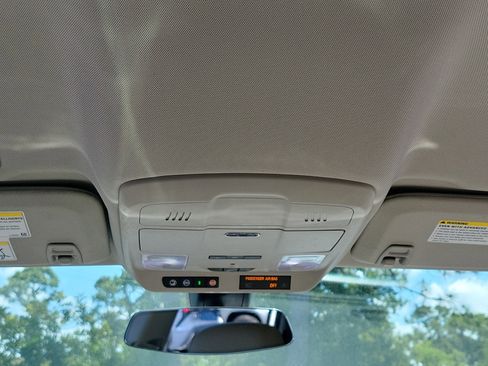 Used 2019 Buick Envision Essence FWD image 20