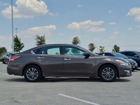 Used 2015 Nissan Altima 2.5 S w/ Special Edition Package FWD image 4