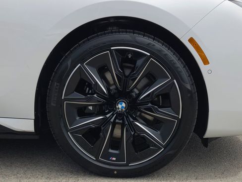 New 2026 BMW 750e xDrive AWD/4WD image 7
