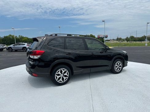 Certified 2023 Subaru Forester Premium AWD/4WD image 7
