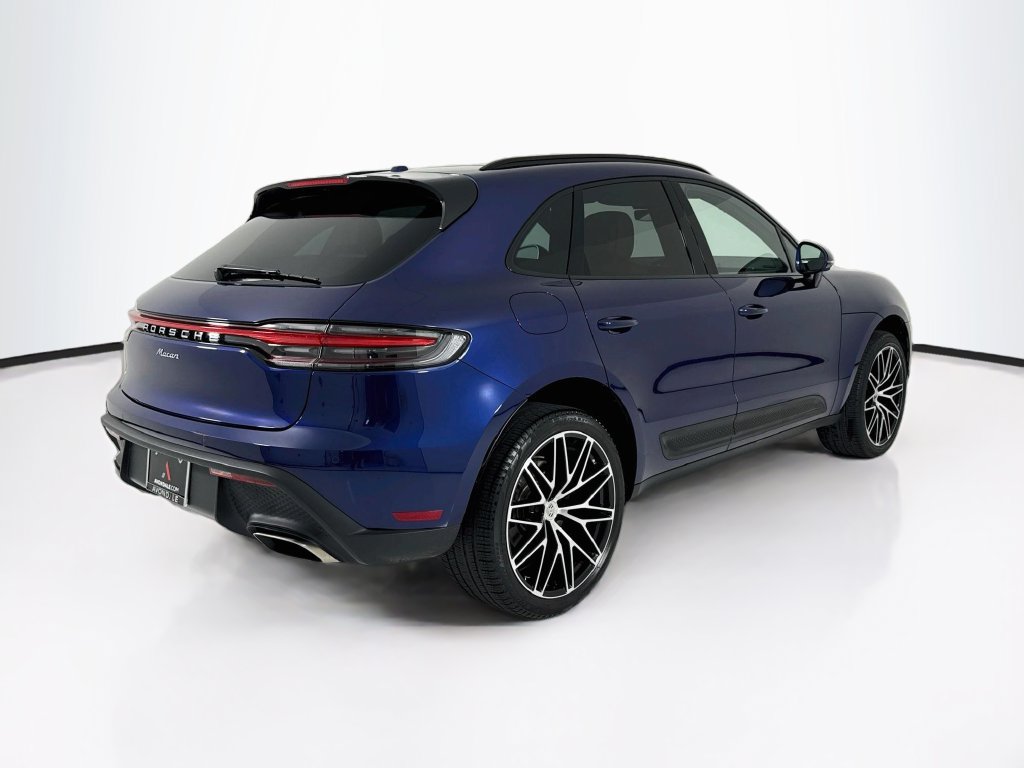 Certified 2025 Porsche Macan AWD/4WD image 9