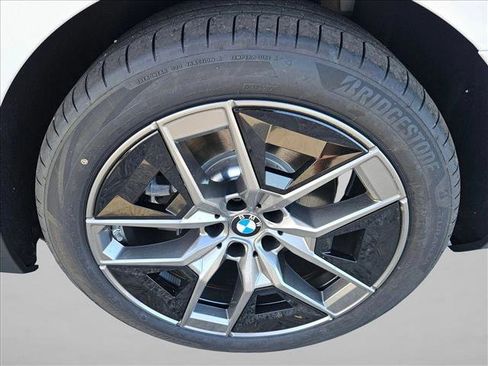 New 2026 BMW i5 eDrive40 w/ Convenience Package image 10