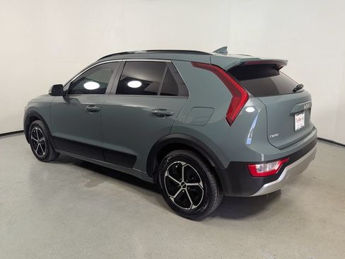 Used 2024 Kia Niro EX FWD image 5