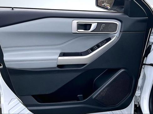 Used 2021 Ford Explorer XLT w/ Equipment Group 202A image 21