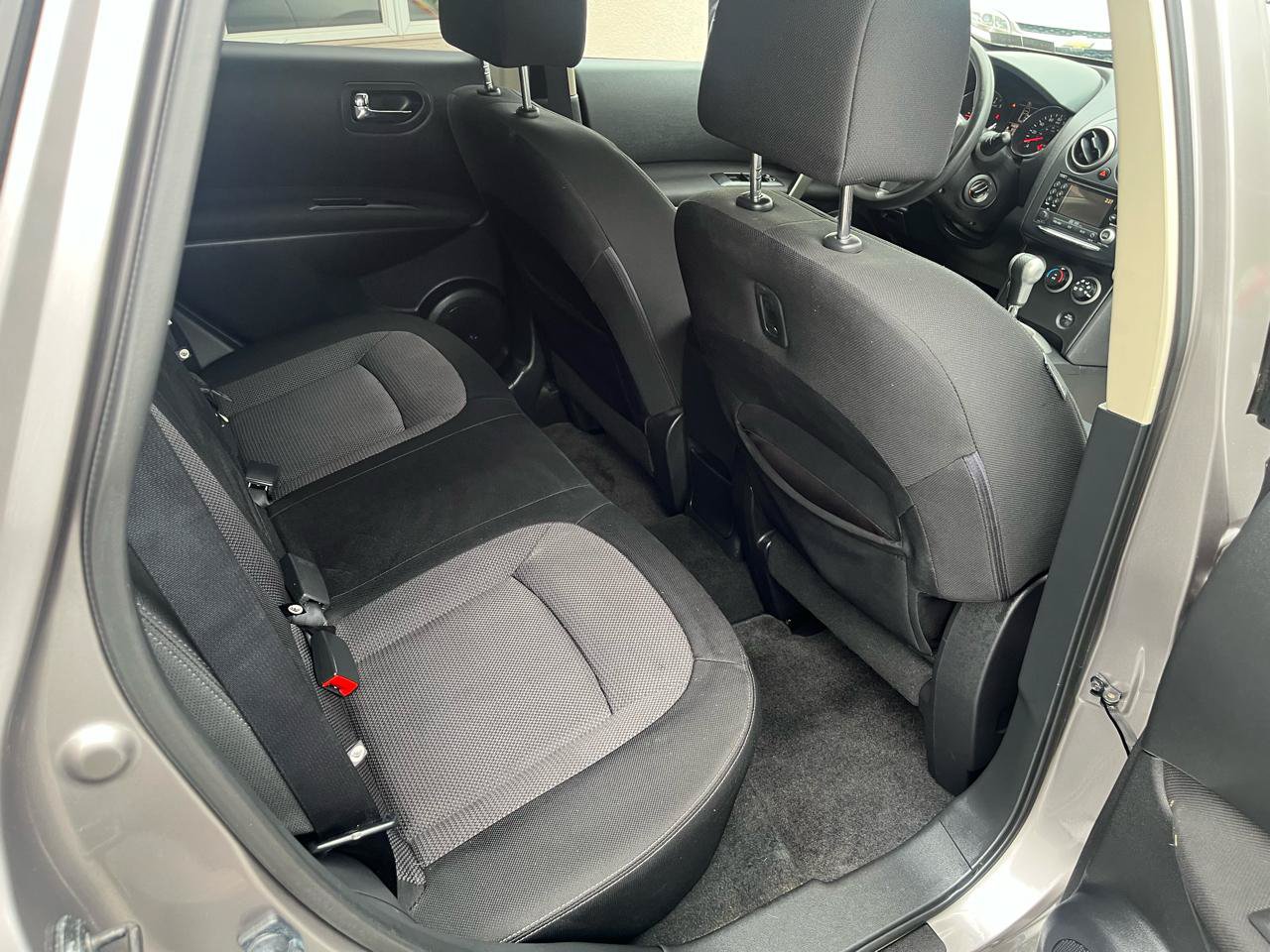 Used 2011 Nissan Rogue SV AWD/4WD image 29