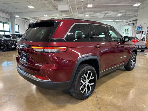 Used 2024 Jeep Grand Cherokee Limited RWD image 8