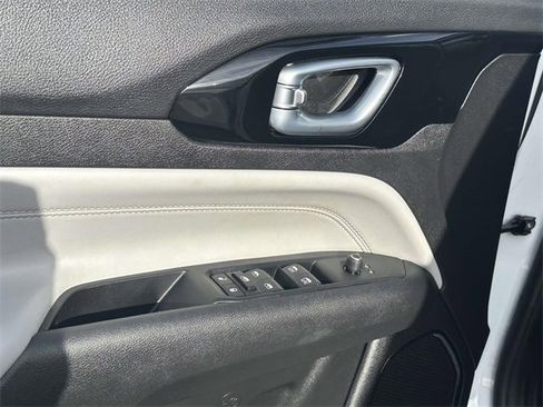 Certified 2022 Jeep Compass Limited w/ Sun and Sound Group image 13