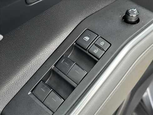 Used 2020 Toyota Highlander XLE AWD/4WD image 21