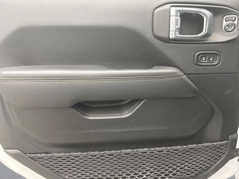 Used 2022 Jeep Gladiator Overland image 9