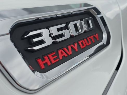 Used 2024 RAM 3500 Big Horn w/ Sport Appearance Package image 9