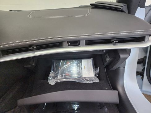 Used 2024 Chevrolet Corvette Stingray Convertible w/ Z51 Performance Package RWD image 31