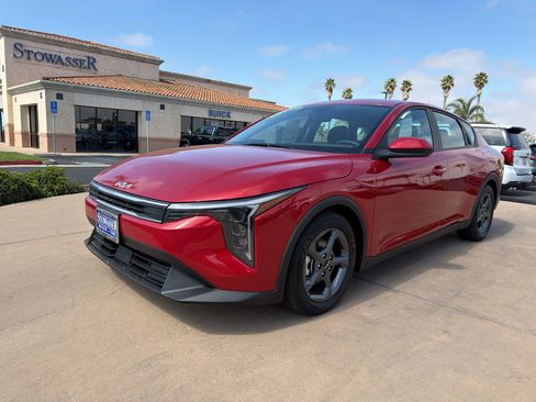Used 2025 Kia K4 FWD image 1