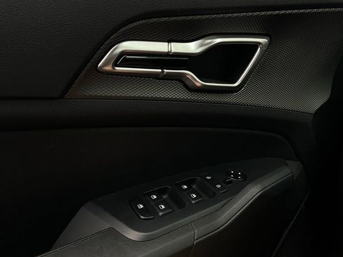 Used 2025 Kia Sportage LX image 19