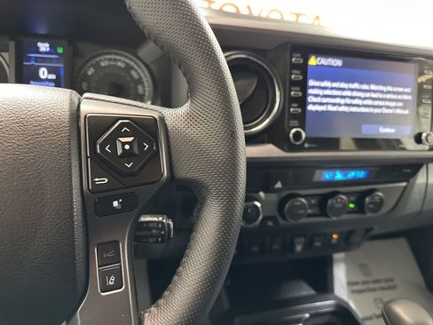 Used 2023 Toyota Tacoma TRD Off-Road w/ Technology Package AWD/4WD image 27
