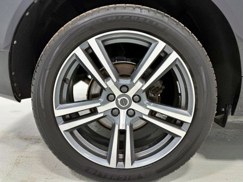 Used 2018 Volvo XC60 T5 Momentum w/ Vision Package AWD/4WD image 38