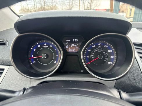 Used 2015 Hyundai Elantra SE image 29