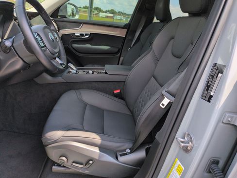 Used 2025 Volvo XC90 B5 Core AWD/4WD image 15