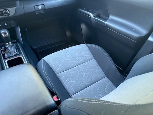 Used 2020 Toyota Tacoma TRD Sport w/ Technology Package AWD/4WD image 22