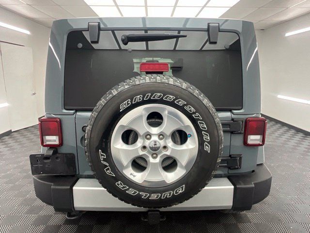 Used 2014 Jeep Wrangler Unlimited Sahara w/ Dual Top Group AWD/4WD image 22