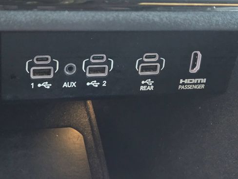 Used 2022 Jeep Wagoneer Series II w/ Premium Group I AWD/4WD image 20