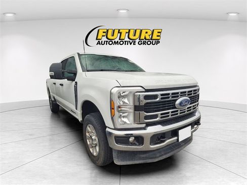 Used 2024 Ford F250 XLT image 1