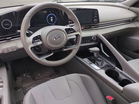 Used 2022 Hyundai Elantra SEL w/ Convenience Package FWD image 29