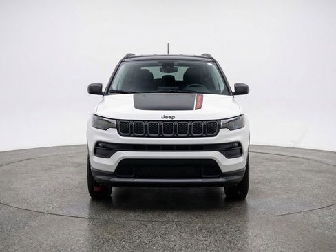 Used 2025 Jeep Compass Trailhawk image 2