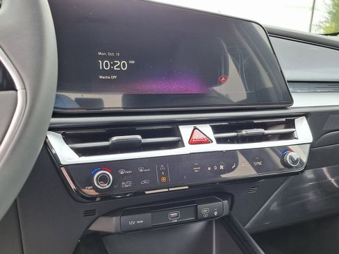 New 2025 Kia Niro EX Touring image 10