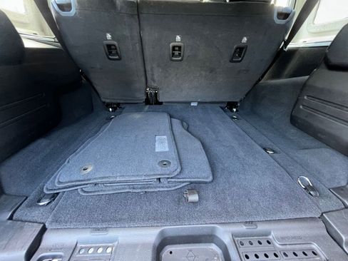 Used 2025 Jeep Wrangler Unlimited Sahara AWD/4WD image 31