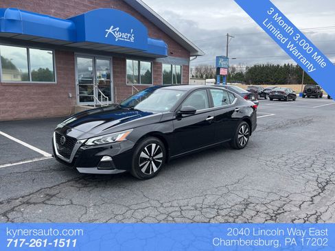 Used 2022 Nissan Altima 2.5 SV w/ SV Premium Package image 1