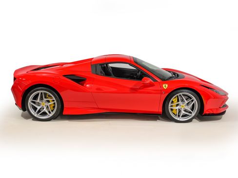 Used 2022 Ferrari F8 Tributo RWD image 15