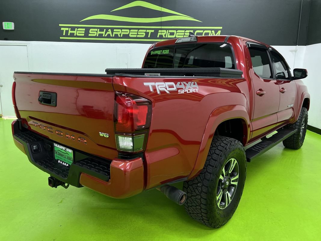 Used 2018 Toyota Tacoma TRD Sport AWD/4WD image 10