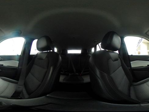 Used 2025 Chevrolet Trax LT image 78