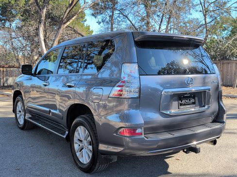 Used 2015 Lexus GX 460 image 3