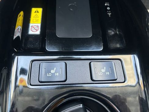 Certified 2022 Toyota Prius Limited w/ Premium Convenience Package image 23