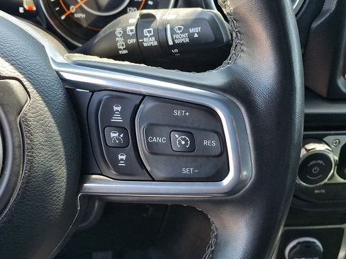 Used 2022 Jeep Wrangler Unlimited Sahara AWD/4WD image 23