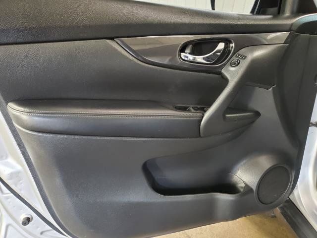 Used 2018 Nissan Rogue S AWD/4WD image 11
