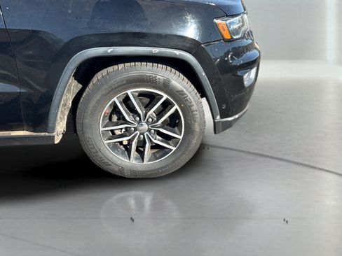 Used 2018 Jeep Grand Cherokee Trailhawk w/ Trailhawk Luxury Group AWD/4WD image 35