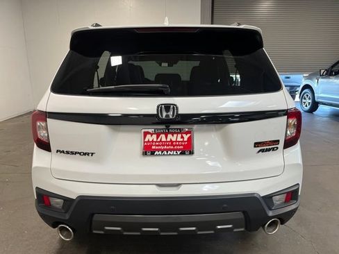 Used 2025 Honda Passport TrailSport image 4