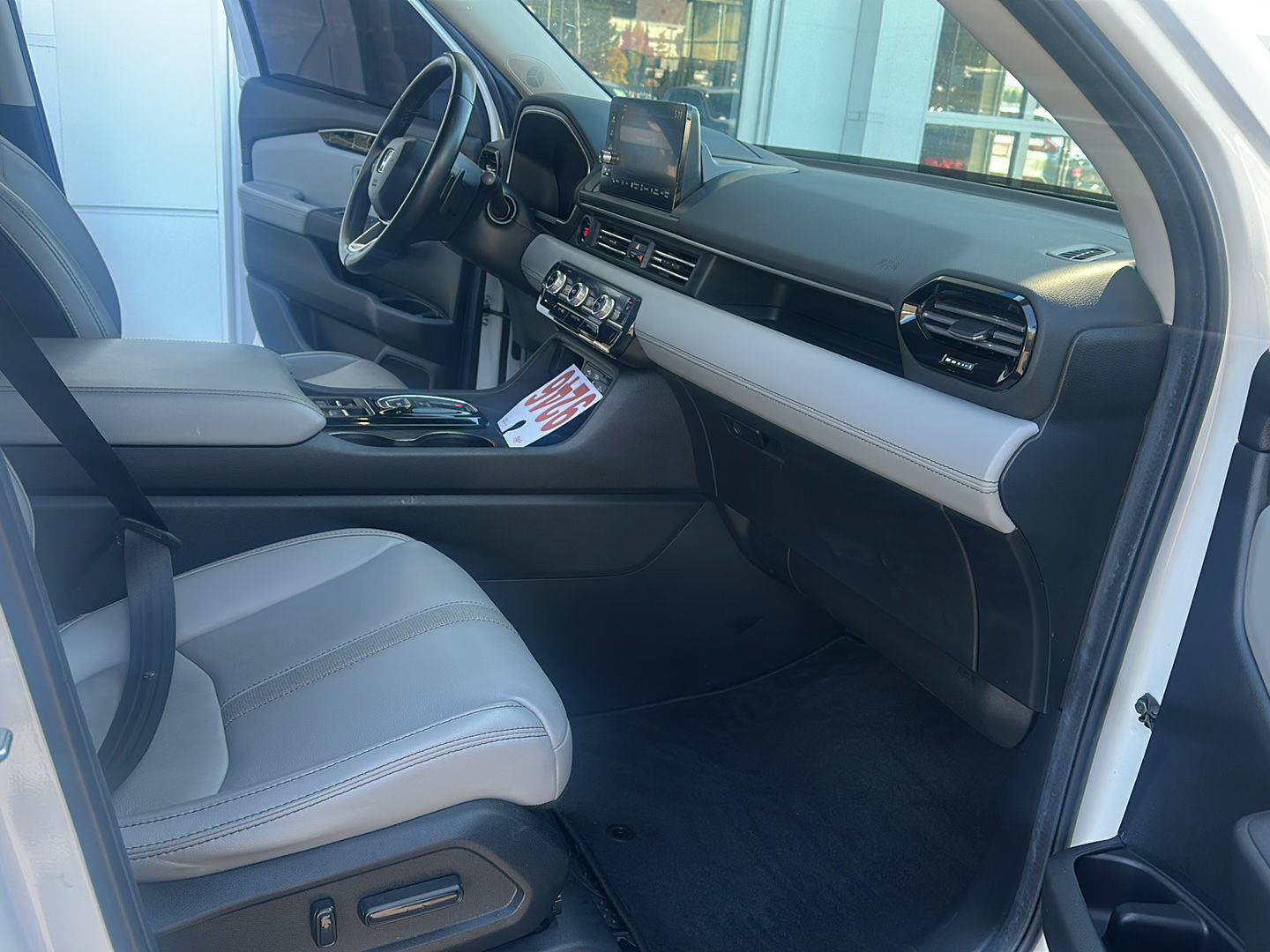 Used 2025 Honda Pilot EX-L image 12