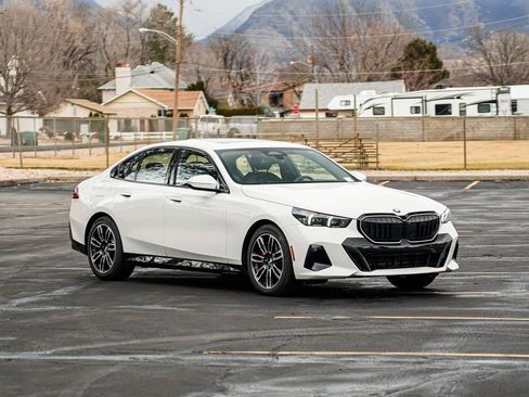 Certified 2025 BMW 530i xDrive 530i xDrive w/ M Sport Package image 3