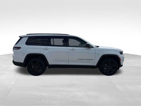 New 2025 Jeep Grand Cherokee L Altitude RWD image 25
