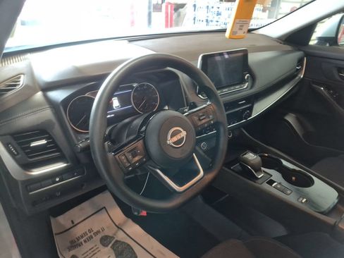 Used 2023 Nissan Rogue SV FWD image 6