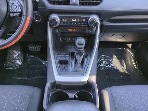 Used 2020 Toyota RAV4 XLE FWD image 19