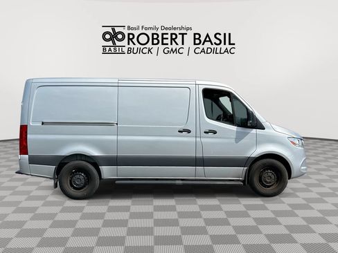 Used 2024 Mercedes-Benz Sprinter 2500 image 9