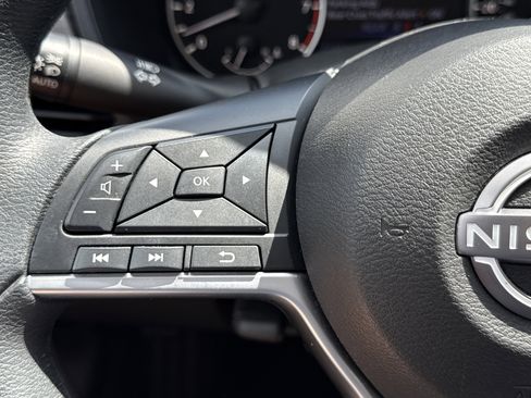 Used 2025 Nissan Altima 2.5 SV FWD image 14