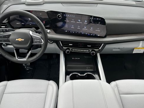 New 2026 Chevrolet Suburban Premier w/ Sun And Tow Package AWD/4WD image 15