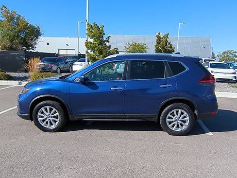 Used 2018 Nissan Rogue SV image 9